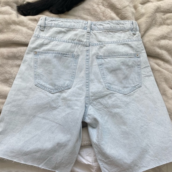 Light wash Denim mom shorts - Picture 2 of 2